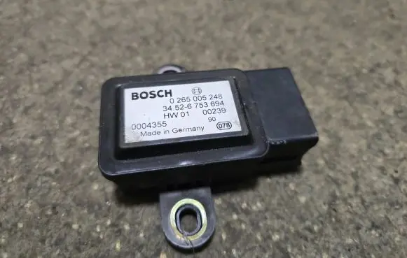 BMW 5 E39 ESP acceleration yaw rate sensor 6753694 0265005248