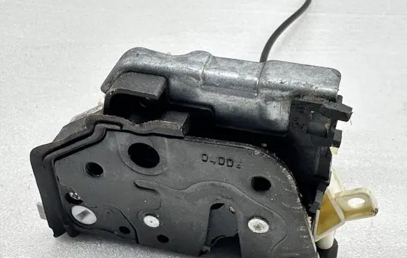 Audi Q7 4M Front door lock 8J1837016F 8J1837016