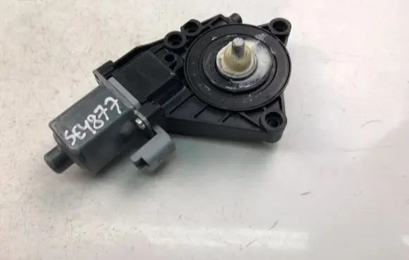 Hyundai ix20 Front door window regulator motor 834601P000