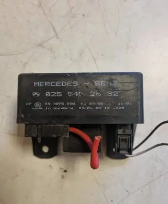 Mercedes-Benz A W169 Glow plug pre-heat relay 0255452832