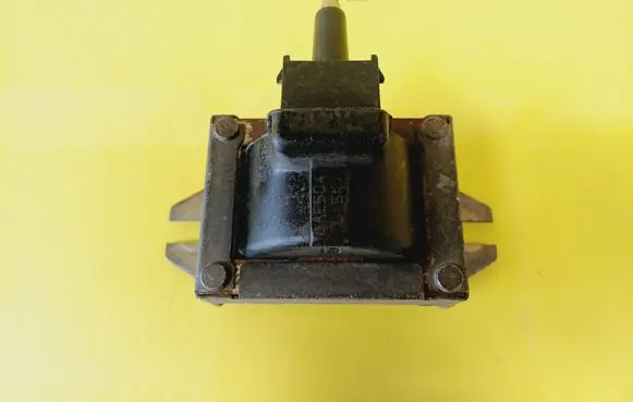 Renault Twingo I High voltage ignition coil BAE504