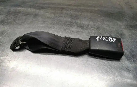 Mazda 626 Rear seatbelt buckle