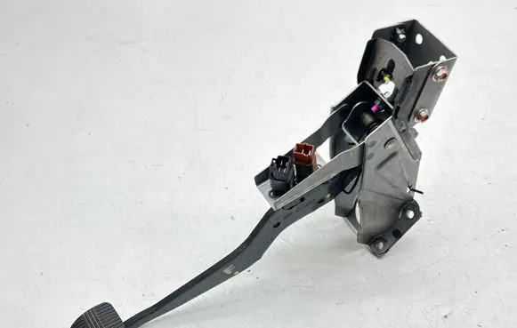 Nissan Navara D23 Brake pedal 6X2713366 6X2912029