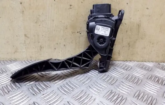 Volvo S60 Accelerator throttle pedal 31329060