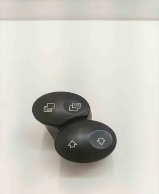 Steering wheel buttons/switches