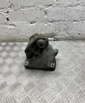 Mercedes-Benz C W204 Engine mounting bracket a6512230004