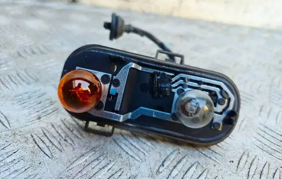 Nissan Qashqai Tail light bulb cover holder 89070311
