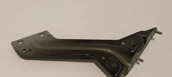 Audi Q5 SQ5 Fender mounting bracket 8R0821135