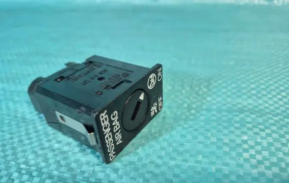 Skoda Octavia Mk3 (5E) Passenger airbag on/off switch 5C5919237