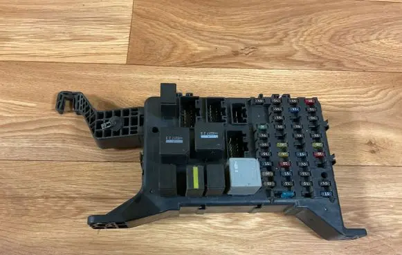 Ford Mondeo Mk III Fuse module 4S7T14A073AA 30330365