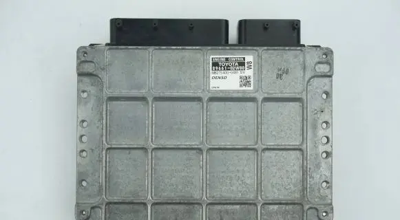 Toyota Auris 150 Engine control unit/module 8966102W80 MB2754000481