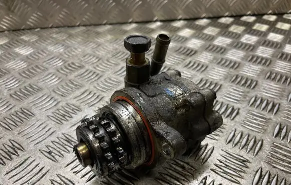 Nissan Primera Power steering pump 5M321