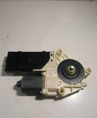 Renault Laguna III Rear door window regulator motor 0130822331