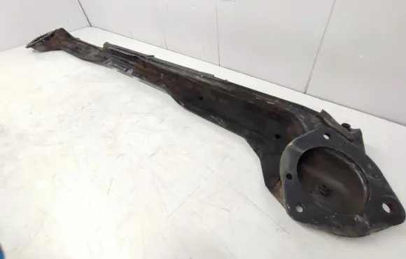 Ford Focus Other engine bay part AV6116H004 C9H7A