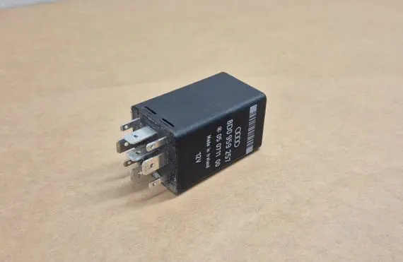Audi A6 S6 C4 4A Other relay 8D0959257 05071100