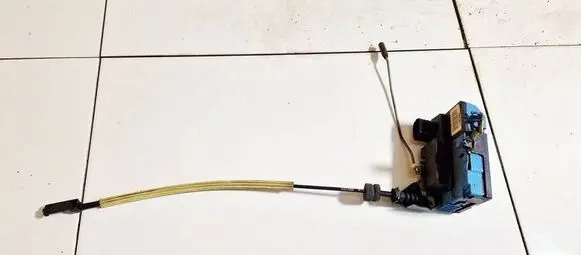 Volvo S60 Front door lock 30634614