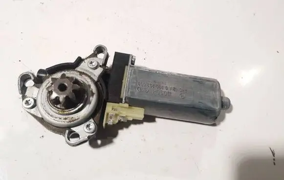 Mercedes-Benz CLS C219 Seat adjustment motor 0390203003