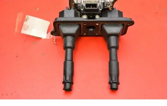 Volkswagen PASSAT B5 High voltage ignition coil 058905105A