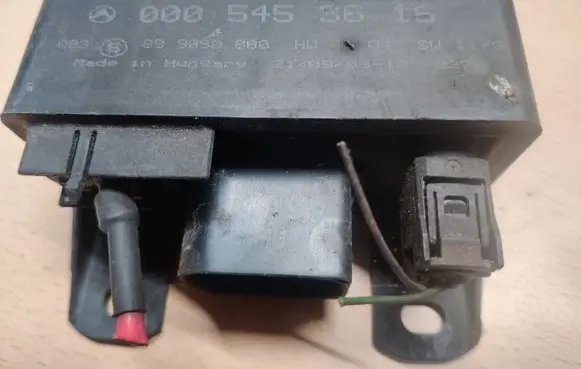Mercedes-Benz E W211 Glow plug pre-heat relay 0005453616