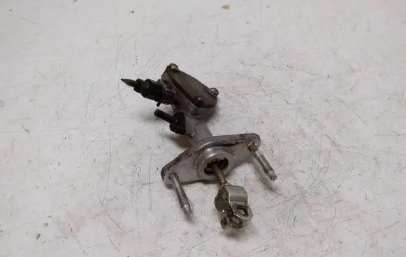 Honda FR-V Clutch master cylinder