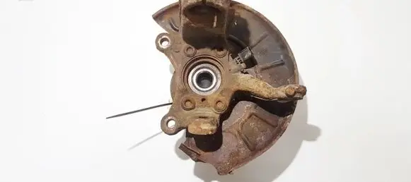 Volkswagen Golf V Front wheel hub