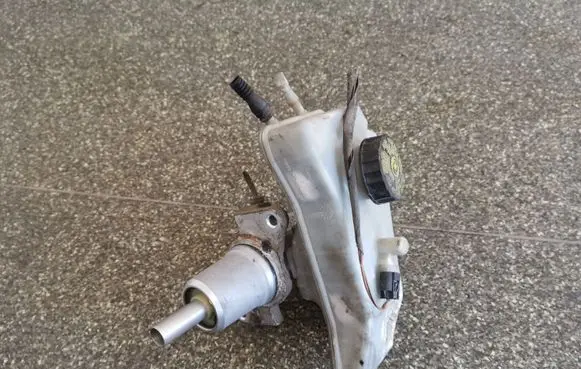 Mercedes-Benz Sprinter W901 W902 W903 W904 Master brake cylinder