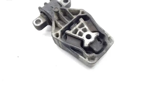 Mercedes-Benz CLA C117 X117 W117 Gearbox mount A2462401209