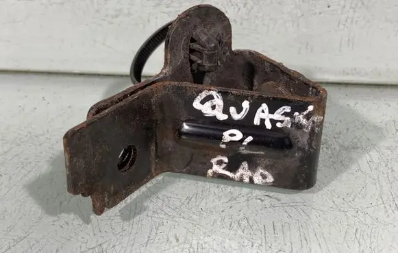 Radiator mount bracket
