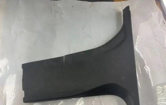 Volvo V40 (B) pillar trim (bottom) 31102351