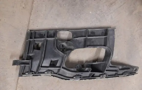 Audi A7 S7 4G Front bumper mounting bracket 4G8807095
