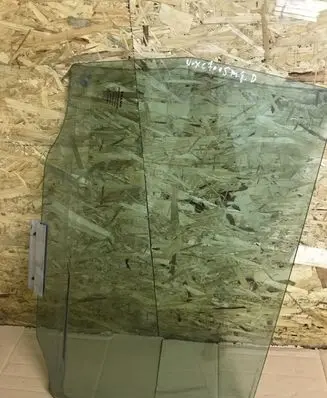 Volvo XC70 Rear door window glass 43R001105