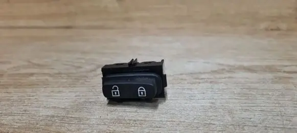 Volvo V70 Central locking switch button 30710475