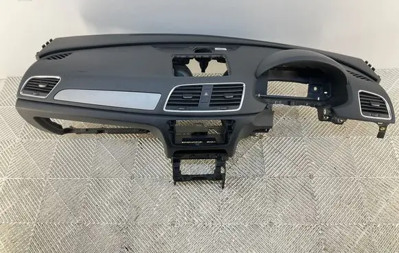 Audi Q3 8U Dashboard 8U2830397