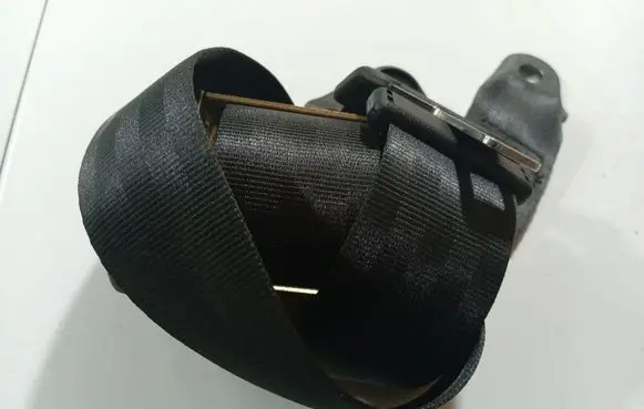 Peugeot 1007 Rear seatbelt 0403069