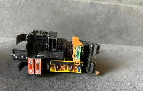 Mercedes-Benz E W213 Fuse module A2059067200 19261000002 1637035711