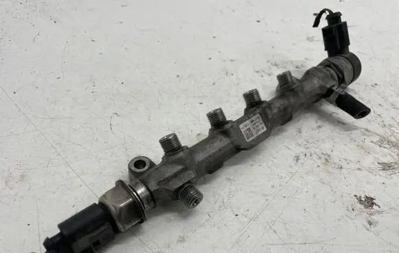 Volkswagen Golf VII Fuel main line pipe 04L089B