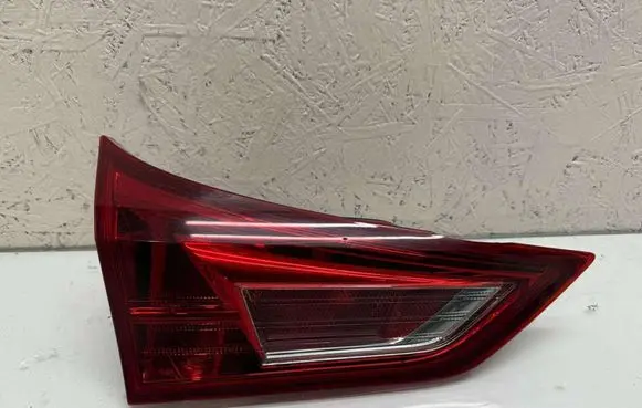 Tailgate rear/tail lights