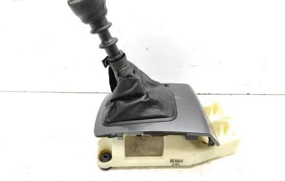 Hyundai Sonata Gear shifter/selector 846513K400