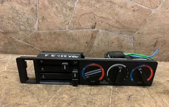 BMW 5 E34 Interior fan control switch 8351110