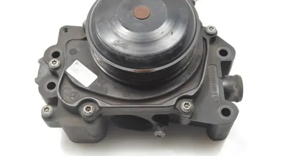 Mercedes-Benz E W212 Water pump A6512006401