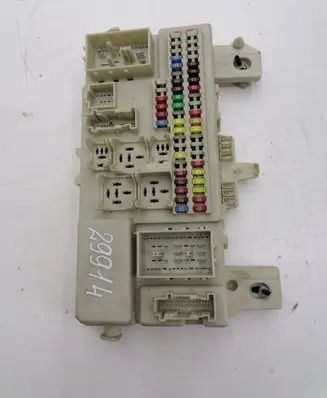 Mazda 3 I Fuse module BS4H66730C 519198014