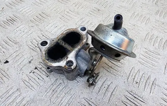 Toyota Yaris Vacuum valve 