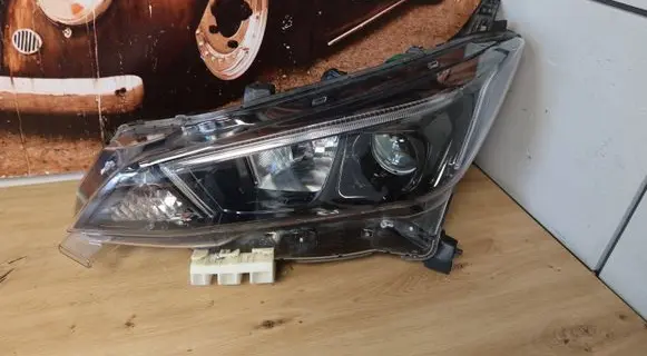 Nissan Leaf II (ZE1) Headlight/headlamp 260605SH0A A1S0220000
