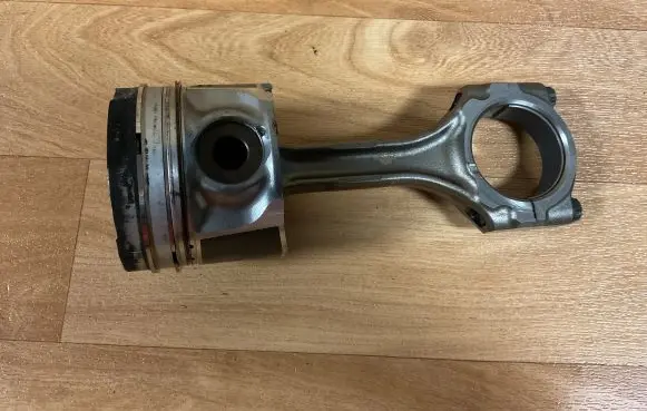 Toyota Avensis T250 Piston with connecting rod 14446