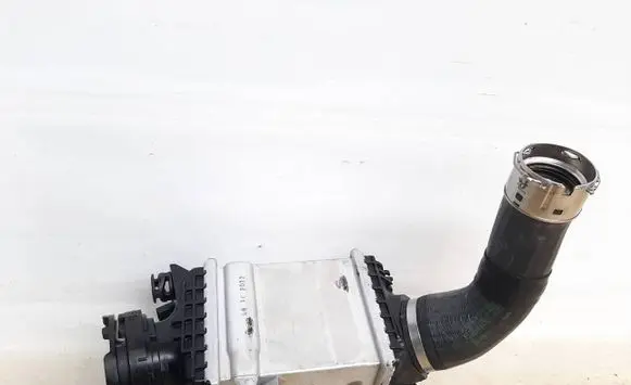 BMW X5 G05 Intercooler radiator 8660689 17518660689