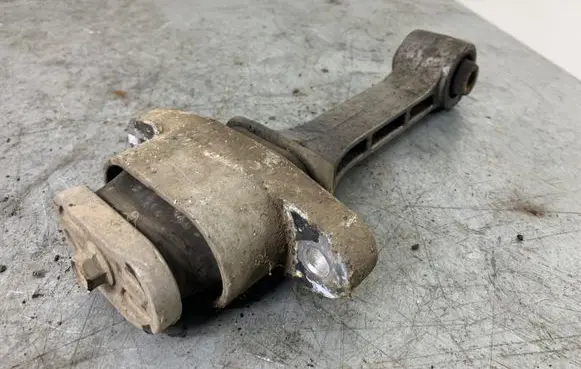 KIA Sportage Engine mount bracket