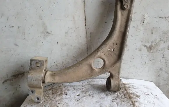 Volkswagen PASSAT B6 Front lower control arm/wishbone