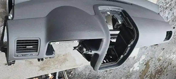 Volkswagen Golf V Dashboard brak