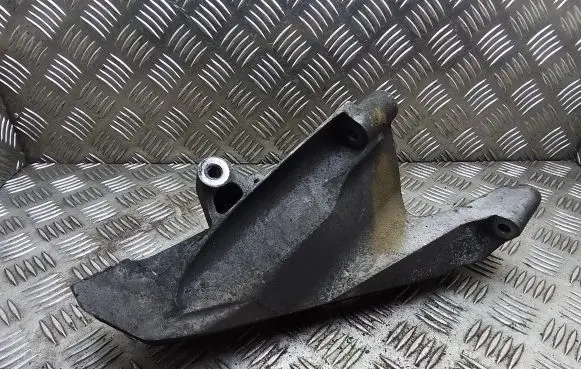 Volkswagen Transporter - Caravelle T5 Engine mounting bracket 7H0199370N