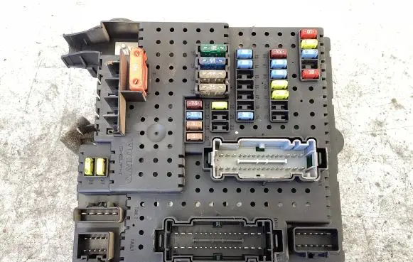 Volvo S60 Fuse module 8676391 12217799 04W253
